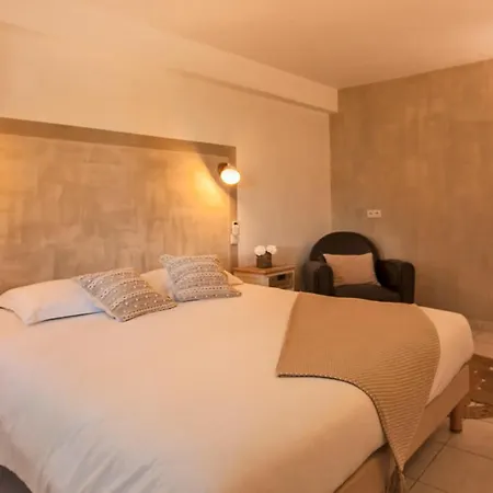 Location De Olivier Jardin Privatif Et Piscine Chauffee Partagee