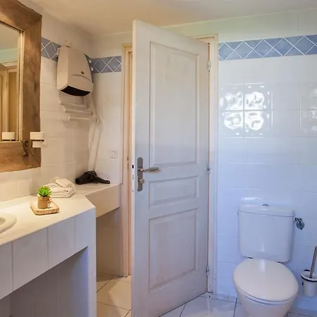 Apartment Location De Olivier Jardin Privatif Et Piscine Chauffee Partagee